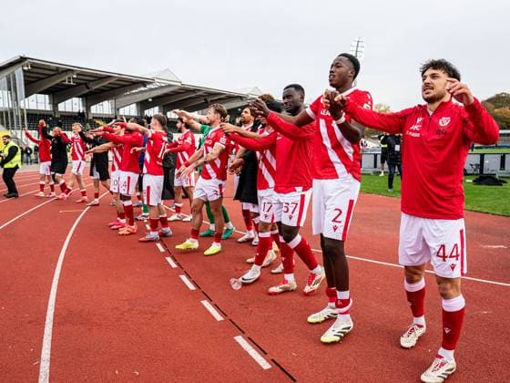 The FC Energie Cottbus team celebrates with the fans after the victory, GER, SSV Ulm 1846 vs FC Energie Cottbus, Football, 3 Liga, Season 2025 2026, 19 10 2025, DFB DFL regulations prohibit any use of photographs as image sequences and or quasi video GER, SSV Ulm 1846 vs FC Energie Cottbus, Football, 3 Liga, Season 2025 2026, 19 10 2025 Ulm Copyright: xMichaelxSchmidt Eibner-Pressefotx EP_MST