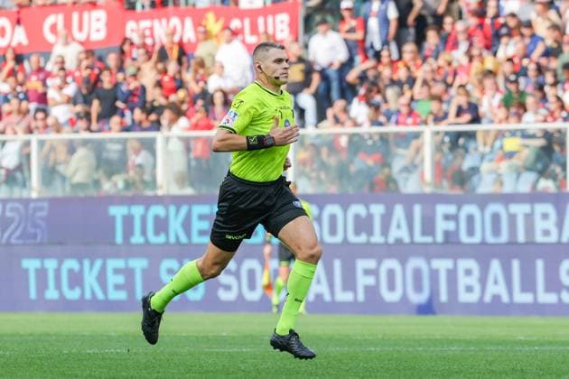 the referee during the Serie A soccer match between Genoa and Parma at the Luigi Ferraris Stadium in Genoa, Italy - Sunday, October 19, 2025. - Soccer .  Copyright: xTanoxPecoraro LaPressex