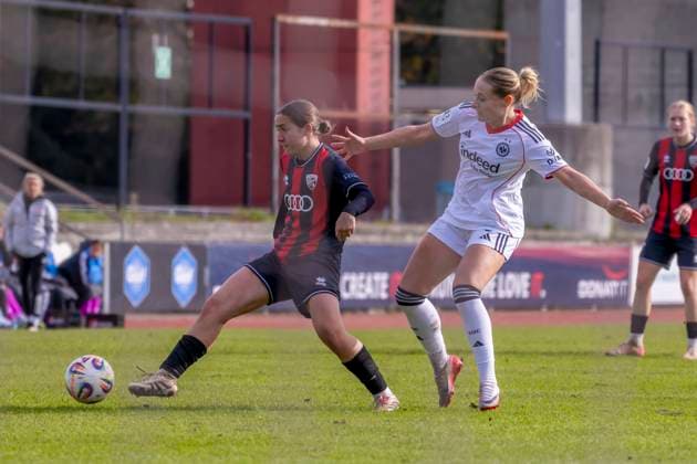 Ingolstadt, Germany 19 October 2025 2 BL Women 2025 2026 FC Ingolstadt 04 vs Eintracht Frankfurt II In the picture from left in the duel Katharina Reikersdorfer FCI and Kerstin Bogenschütz Bogenschuetz Frankfurt II Audi Sportpark Bayern Copyright: xFotostandx xSchäferx