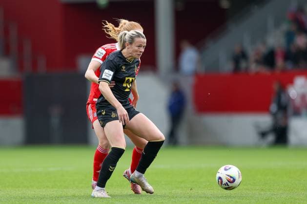 Sandra Maria Jessen 1 FC Koeln, 06 with Stine Ballisager FC Bayern Muenchen, 03 , GER, FC Bayern Muenchen vs 1 FC Koeln, Soccer, Google Pixel Womens Bundesliga, 7 Matchday, Season 2025 2026, 19 10 2025, DFL DFB REGULATIONS PROHIBIT ANY USE OF PHOTOGRAPHS as IMAGE SEQUENCES and or QUASI VIDEO, GER, FC Bayern Muenchen vs 1 FC Koeln, Football, Google Pixel Frauen Bundesliga, 7 Spieltag, Saison 2025 2026, 19 10 2025 Muenchen Copyright: xEibner-Pressefoto JennixMaulx EP_JML