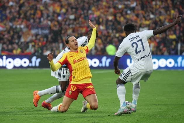 FOOTBALL : RC Lens vs Paris FC - Ligue 1 J8 - 19 10 2025 Florian THAUVIN (RC Lens) lors du match RC Lens vs Paris FC, Ligue 1 J8, stade Bollaert-Delelis, le 19 octobre 2025 - photo Laurent Sanson PsnewZ  Copyright: xLaurentxSANSONx xPsnewZx