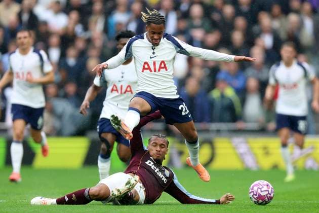 Tottenham Hotspur v Aston Villa - Premier League Boubacar Kamara of Aston Villa and Wilson Odobert of Tottenham Hotspur challenge during the Premier League match between Tottenham Hotspur and Aston Villa at Tottenham Hotspur Stadium on October 19, 2025 in London, United Kingdom. London Tottenham Hotspur Stadium England United Kingdom Copyright: xNigelxFrench Sportsphoto APLx 14139126