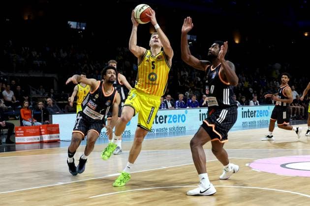 DEU, BBL POkal, ALBA vs Rathiofarm Ulm, 19 10 2025, Max Schmeling Halle, Berlin, DEU, BBL POkal, ALBA vs Rathiofarm Ulm, pictured Sam Griesel ALBA Berlin 5 , Len Schormann ratiopharm Ulm 1 , Malik Osborne ratiopharm Ulm 10 nordphotoxGmbHx xEngler nph00076