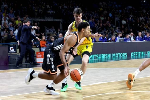 DEU, BBL POkal, ALBA vs Rathiofarm Ulm, 19 10 2025, Max Schmeling Halle, Berlin, DEU, BBL POkal, ALBA vs Rathiofarm Ulm, in the picture JONAS MATTISSECK ALBA Berlin 9 , Len Schormann ratiopharm Ulm 1 nordphotoxGmbHx xEngler nph00076