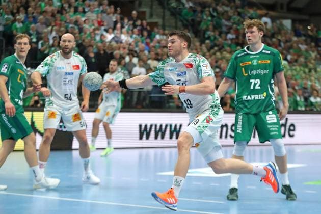 Handball DAIKIN HBL SC DHfK Leipzig SC Magdeburg 19 10 2025 Elvar Örn Jonsson 19, SC Magdeburg throws Handball, DAIKIN HBL, 1 Bundesliga, Season 2025 2026, 9 Matchday SC DHfK Leipzig vs SC Magdeburg on 19 10 2025 at the Quarterback Immobilien Arena Leipzig Copyright: xBEAUTIFULxSPORTS JanxKaeferx