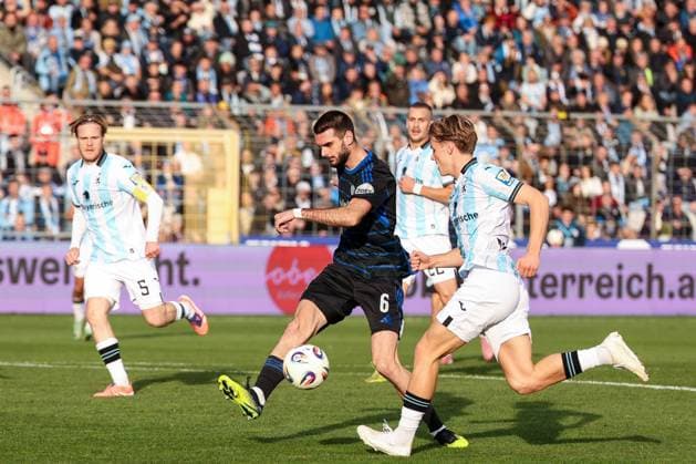 Rasim Bulic 6 MSV Duisburg clears a ball in front of Clemens Lippmann 41 TSV 1860 Muenchen , TSV 1860 Muenchen vs MSV Duisburg, DFL, Dritte Liga, Saison 2025 2026, Stadion an der Gruenwalder Strasse, Hinrunde, 11 Spieltag, 19 10 2025 DFB regulations prohibit any use of photographs as image sequences and or quasi video Muenchen Bayern Deutschland Copyright: xkolbert-press MartinxAgüerax