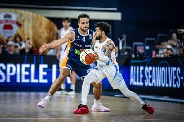 Rostock, Germany 19 October 2025 1 BBL 2025 2026 Rostock Seawolves vs Science City Jena Pictured from left in a duel Elias Baggette ROSTOCK SEAWOLVES and Tavian Dunn Martin Science City Jena Copyright: xFotostandx xVoelkerx