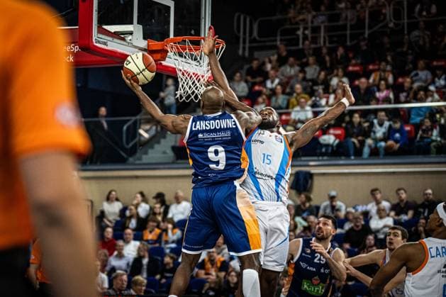 Rostock, Germany 19 October 2025 1 BBL 2025 2026 Rostock Seawolves vs Science City Jena In the picture from left DeAndre Lansdowne ROSTOCK SEAWOLVES and Naz Bohannon Science City Jena Copyright: xFotostandx xVoelkerx