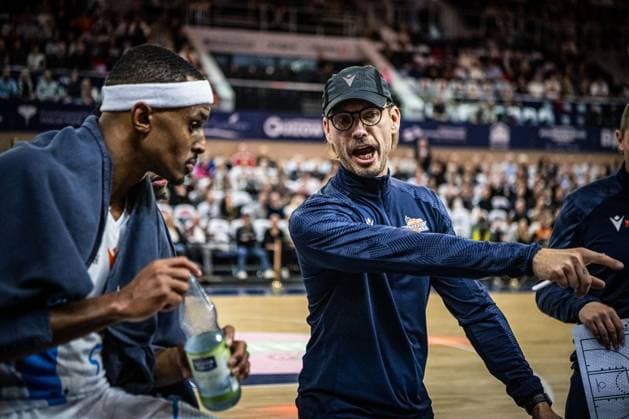 Rostock, Germany October 19, 2025 1 BBL 2025 2026 Rostock Seawolves vs Science City Jena In the picture 2 from left Björn Harmsen Science City Jena Copyright: xFotostandx xVoelkerx