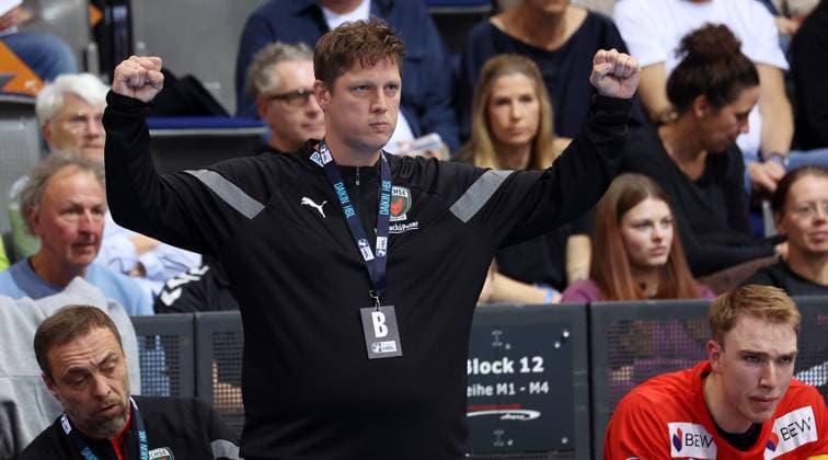 BAU 19 10 2025 Stuttgart Handball TVB Stuttgart vs Füchse Berlin, Coach Nicolej Krickau Berlin cheers