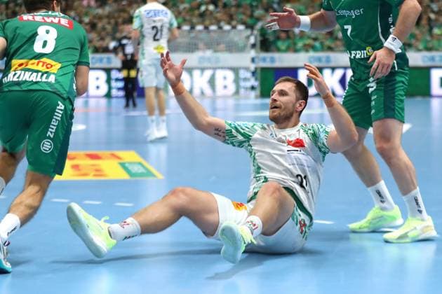 Handball DAIKIN HBL SC DHfK Leipzig SC Magdeburg 19 10 2025 Albin Lagergren 21, SC Magdeburg sits uncomprehending on the floor Handball, DAIKIN HBL, 1 Bundesliga, Season 2025 2026, Matchday 9 SC DHfK Leipzig vs SC Magdeburg on 19 10 2025 at Quarterback Immobilien Arena Leipzig Copyright: xBEAUTIFULxSPORTS JanxKaeferx