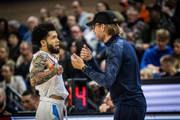 Rostock, Germany October 19, 2025 1 BBL 2025 2026 Rostock Seawolves vs Science City Jena In the picture from left Tavian Dunn Martin Science City Jena and Björn Harmsen Science City Jena Copyright: xFotostandx xVoelkerx