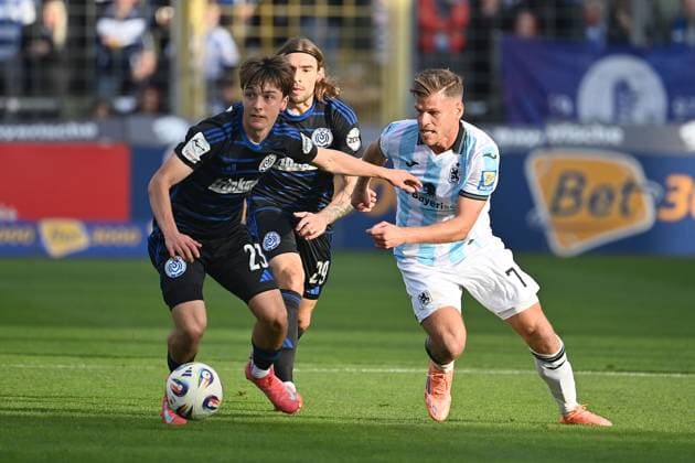 Florian NIEDERLECHNER TSV 1860 Muenchen , Action,duel against Simon SYMALLA DU Soccer 3 Liga,11 Matchday, Season 2025 26 TSV 1860 Muenchen MSV Duisburg on 19 10 2025 GRUENWALDER STADION