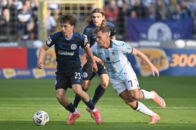 Florian NIEDERLECHNER TSV 1860 Muenchen , Action,duel against Simon SYMALLA DU Soccer 3 Liga,11 Matchday, Season 2025 26 TSV 1860 Muenchen MSV Duisburg on 19 10 2025 GRUENWALDER STADION