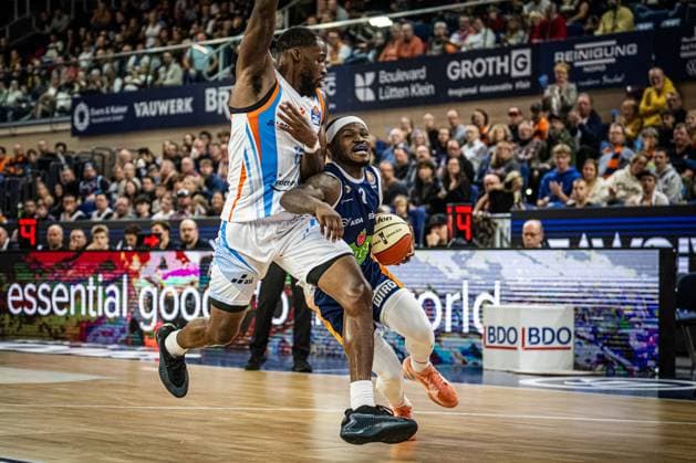 Rostock, Germany October 19, 2025 1 BBL 2025 2026 Rostock Seawolves vs Science City Jena In the picture from left in the duel Naz Bohannon Science City Jena and TJ Crockett Jr ROSTOCK SEAWOLVES Copyright: xFotostandx xVoelkerx