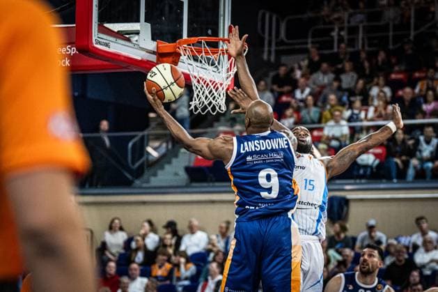Rostock, Germany 19 October 2025 1 BBL 2025 2026 Rostock Seawolves vs Science City Jena In the picture from left DeAndre Lansdowne ROSTOCK SEAWOLVES and Naz Bohannon Science City Jena Copyright: xFotostandx xVoelkerx