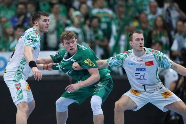 19 10 2025, xtgx, Handball, Daikin HBL, SC DHfK Leipzig SC Magdeburg Elvar Orn Jonsson Magdeburg, 19 , Tim Hertzfeld Leipzig, 72 , Felix Claar Magdeburg, 7 duel, duel, fight, tackle Leipzig