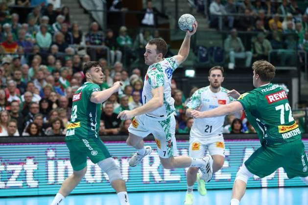 19 10 2025, xtgx, Handball, Daikin HBL, SC DHfK Leipzig SC Magdeburg v l Felix Claar Magdeburg, 7 wirft Tor, Torschuetze, erzielt Tor, Treffer, scores the goal Leipzig