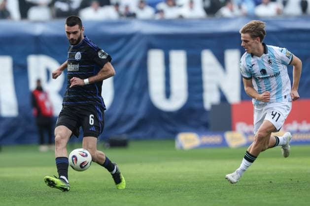 Sport, Soccer, 3 Liga Season 2025 2026 11 Matchday TSV 1860 Munich MSV Duisburg 19 10 2025, Stadion an der Grünwalder Str Rasim Bulic MSV Duisburg, 6 Clemens Lippmann 1860 Munich, 41 Munich Stadion an der Grünwalder Str Bayern Germany
