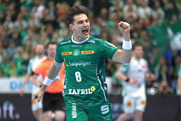 Handball DAIKIN HBL SC DHfK Leipzig SC Magdeburg 19 10 2025 Lucas Krzikalla 8, SC DHfK Leipzig cheers with winning fist Handball, DAIKIN HBL, 1 Bundesliga, Saison 2025 2026, 9 Spieltag SC DHfK Leipzig vs SC Magdeburg am 19 10 2025 in der Quarterback Immobilien Arena Leipzig Copyright: xBEAUTIFULxSPORTS JanxKaeferx
