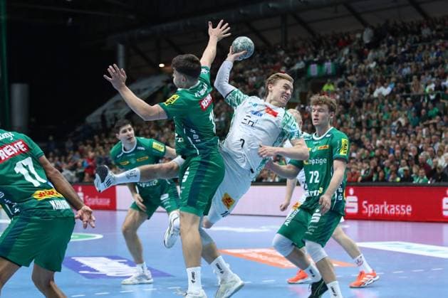 19 10 2025, xtgx, Handball, Daikin HBL, SC DHfK Leipzig SC Magdeburg v l Gisli Thorgeir Kristjansson Magdeburg, 10 throws goal, goal scorer, scores goal, scores the goal Leipzig