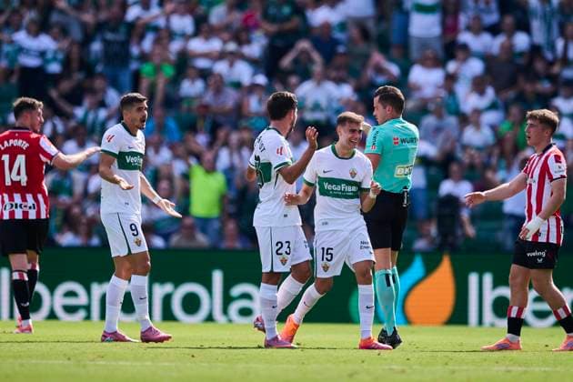 October 19, 2025, Elche, Alicante, Spain: Alvaro Nunez of Elche CF reacts during the Spanish League, LaLiga EA Sports, football match played between Elche CF and Athletic Club Bilbao at Estadio Manuel Martinez Valero on October 19, 2025 in Elche, Alicante, Spain. Elche Spain - ZUMAa181 20251019_zaa_a181_021 Copyright: xFranciscoxMaciax