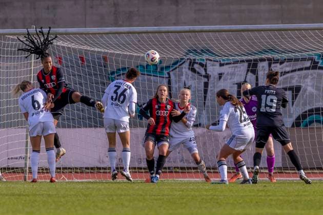 Ingolstadt, Germany 19 October 2025 2 BL Women 2025 2026 FC Ingolstadt 04 vs Eintracht Frankfurt II In the picture from left in the duel Kerstin Bogenschütz Bogenschuetz Frankfurt II and Melissa Kuya Strobel FCI Audi Sportpark Bayern Copyright: xFotostandx xSchäferx