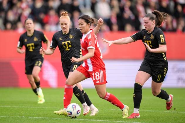 Soccer, Google Pixel Womens Bundesliga, 20251019, FC Bayern Munich 1 FC Cologne In the picture from l Laura VOGT Cologne, 8 , Momoko TANIKAWA Bayern, 18 Dribbling ball penalty area, Adriana ACHCINSKA Cologne, 9 Munich FC Bayern Campus Bayern Germany Copyright: Passion2Press MarkusxFischerx