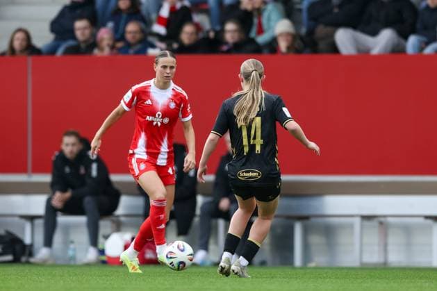 Klara Buehl FC Bayern Muenchen, 17 with Carlotta Imping 1 FC Koeln, 14 , GER, FC Bayern Muenchen vs 1 FC Koeln, Soccer, Google Pixel Women Bundesliga, 7 Matchday, Season 2025 2026, 19 10 2025, DFL DFB REGULATIONS PROHIBIT ANY USE OF PHOTOGRAPHS as IMAGE SEQUENCES and or QUASI VIDEO, GER, FC Bayern Muenchen vs 1 FC Koeln, Football, Google Pixel Frauen Bundesliga, 7 Spieltag, Saison 2025 2026, 19 10 2025 Muenchen Copyright: xEibner-Pressefoto JennixMaulx EP_JML