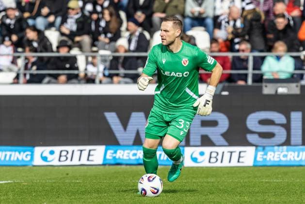 Fussball, Saison 2025 2026, 3. Liga, Donaustadion Ulm, 11. Spieltag, SSV Ulm 1846 Fußball - FC Energie Cottbus, 19.10.2025 19.10.2025, Fussball, Saison 2025 2026, 3. Liga, Donaustadion Ulm, 11. Spieltag, SSV Ulm 1846 Fußball - FC Energie Cottbus, Freisteller Einzelbild 33 Marius Funk (Energie Cottbus) Foto: Lucca Fundel Ulm Donaustadion Baden-Württemberg Deutschland *** Football, Season 2025 2026, 3 Liga, Donaustadion Ulm, 11 Matchday, SSV Ulm 1846 Football FC Energie Cottbus, 19 10 2025 19 10 2025, Football, Season 2025 2026, 3 Liga, Donaustadion Ulm, 11 Matchday, SSV Ulm 1846 Football FC Energie Cottbus, cropped single image 33 Marius Funk Energie Cottbus photo Lucca Fundel Ulm Donaustadion Baden Württemberg Germany