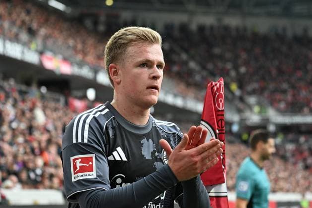 19 10 2025, xjhx, Soccer 1 Bundesliga, SC Freiburg Eintracht Frankfurt v l Jonathan Jonny Burkardt Eintracht Frankfurt DFL DFB REGULATIONS PROHIBIT ANY USE OF PHOTOGRAPHS as IMAGE SEQUENCES and or QUASI VIDEO Freiburg