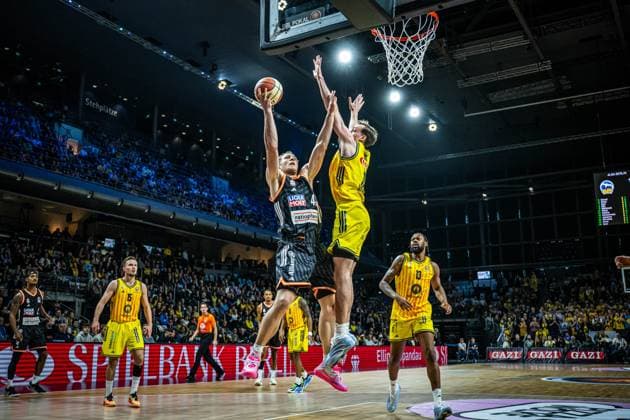Basketball Berlin 19 10 2025 Season 2025 2026 BBL Cup Round of 16 Alba Berlin ratiopharm ulm Christian Sengfelder Ulm, No 43 Moses Wood Alba Berlin, No 11