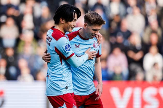 2025-10-19 Heracles Almelo v Feyenoord - Dutch Eredivisie ALMELO, NETHERLANDS - OCTOBER 19: Ayase Ueda of Feyenoord, Gijs Smal of Feyenoord celebrate the first goal during the Dutch Eredivisie match between Heracles Almelo and Feyenoord at Asito Stadion on October 19, 2025 in Almelo, Netherlands. Almelo Asito Stadion Netherlands Content not available for redistribution in The Netherlands directly or indirectly through any third parties. Copyright: xBroerxvanxdenxBoomx