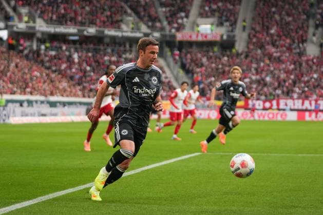 1 Bundesliga SC Freiburg vs Eintracht Frankfurt, 19 10 2025 Mario Götze Eintracht Frankfurt, 27 1 Bundesliga SC Freiburg vs Eintracht Frankfurt, Europa Park Stadion, 19 10 2025 DFB DFL REGULATIONS PROHIBIT ANY USE OF PHOTOGRAPHS AS IMAGE SEQUENCES AND OR QUASI VIDEO Copyright: xBEAUTIFULxSPORTS Boscox