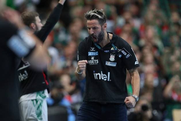 19 10 2025, xtgx, Handball, Daikin HBL, SC DHfK Leipzig SC Magdeburg v l Bennet Wiegert Magdeburg, Trainer Jubel, Torjubel, jubelt ueber das Tor, celebrate the goal, celebration Leipzig