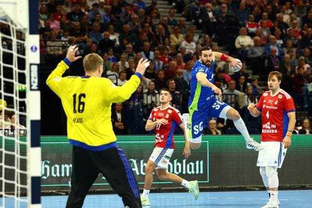 Handball I Men I Season 2025 2026 I Bundesliga I 9 Matchday I HSV Hamburg VFL Gummersbach I 19 10 2025 Robin Haug 16, HSV Hamburg Teitur Örn Einarsson 14, VFL Gummersbach Hamburg Barclaycard Arena Hamburg Germany Copyright: xLobeca RalfxHomburgx