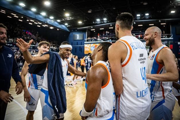 Rostock, Germany 19 October 2025 1 BBL 2025 2026 Rostock Seawolves vs Science City Jena In the picture The Jena team celebrates the victory Copyright: xFotostandx xVoelkerx