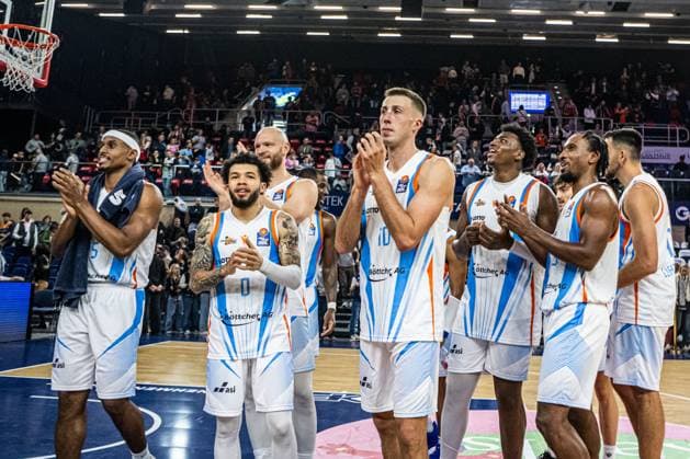 Rostock, Germany 19 October 2025 1 BBL 2025 2026 Rostock Seawolves vs Science City Jena In the picture The Jena team thanks the fans Copyright: xFotostandx xVoelkerx