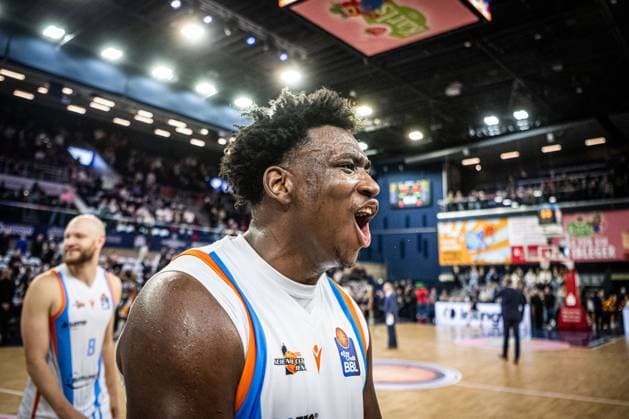 Rostock, Germany 19 October 2025 1 BBL 2025 2026 Rostock Seawolves vs Science City Jena In the picture Great Osobor Science City Jena celebrates the victory Copyright: xFotostandx xVoelkerx