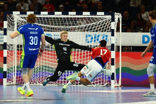 Handball I Men I Season 2025 2026 I Bundesliga I 9 Matchday I HSV Hamburg VFL Gummersbach I 19 10 2025 Bertram Obling 16, VFL Gummersbach Kaj Geenen 17, HSV Hamburg Hamburg Barclaycard Arena Hamburg Germany Copyright: xLobeca RalfxHomburgx