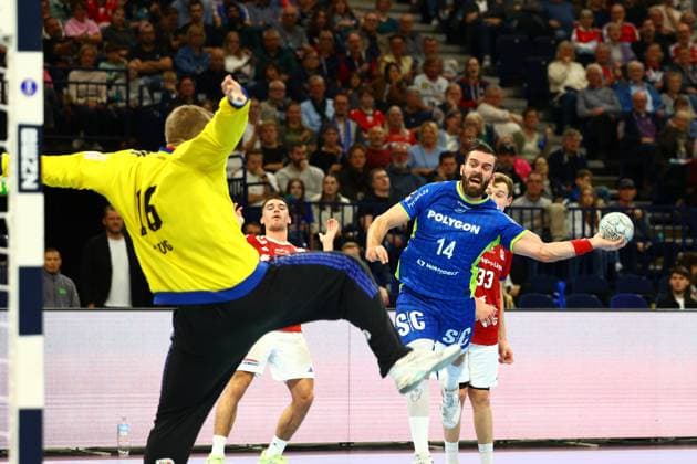 Handball I Men I Season 2025 2026 I Bundesliga I 9 Matchday I HSV Hamburg VFL Gummersbach I 19 10 2025 Robin Haug 16, HSV Hamburg Teitur Örn Einarsson 14, VFL Gummersbach Hamburg Barclaycard Arena Hamburg Germany Copyright: xLobeca RalfxHomburgx