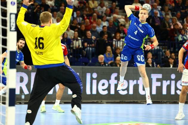 Handball I Men I Season 2025 2026 I Bundesliga I 9 Matchday I HSV Hamburg VFL Gummersbach I 19 10 2025 Robin Haug 16, HSV Hamburg Ellidi Vidarsson 4, VFL Gummersbach Hamburg Barclaycard Arena Hamburg Germany Copyright: xLobeca RalfxHomburgx