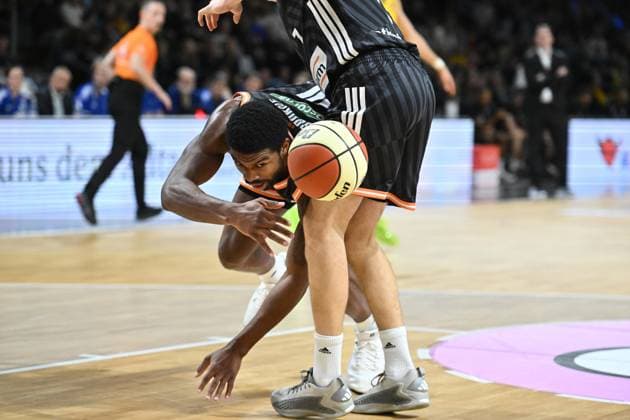Malik Osborne Ratiopharm Ulm, 10 GER, Alba Berlin vs Ratiopharm Ulm, Basketball, BBL Cup, 2025 2026 season, round of 16, 19 10 2025 GER, Alba Berlin vs Ratiopharm Ulm, Basketball, BBL Cup, 2025 2026 season, round of 16, 19 10 2025 Berlin Copyright: xEibner-Pressefoto RyanxSleimanx EP_RSN