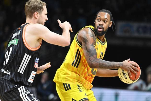J Wan Roberts ALBA Berlin, 13 GER, Alba Berlin vs Ratiopharm Ulm, Basketball, BBL Pokal, 2025 2026 season, Round of 16, 19 10 2025 GER, Alba Berlin vs Ratiopharm Ulm, Basketball, BBL Pokal, 2025 2026 season, Round of 16, 19 10 2025 Berlin Copyright: xEibner-Pressefoto RyanxSleimanx EP_RSN