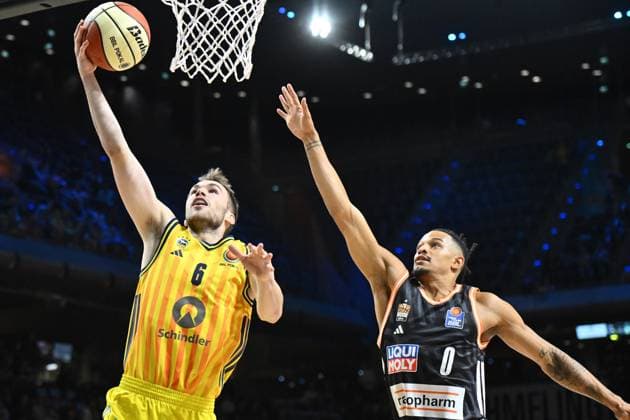 Malte Delow ALBA Berlin, 6 and Nelson Weidemann Ratiopharm Ulm, 0 GER, Alba Berlin vs Ratiopharm Ulm, Basketball, BBL Cup, 2025 2026 season, round of 16, 19 10 2025 GER, Alba Berlin vs Ratiopharm Ulm, Basketball, BBL Cup, 2025 2026 season, round of 16, 19 10 2025 Berlin Copyright: xEibner-Pressefoto RyanxSleimanx EP_RSN