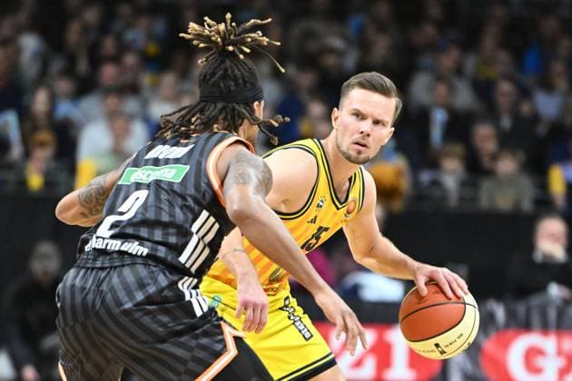 Martin Hermannsson ALBA Berlin, 15 GER, Alba Berlin vs Ratiopharm Ulm, Basketball, BBL Pokal, 2025 2026 season, Round of 16, 19 10 2025 GER, Alba Berlin vs Ratiopharm Ulm, Basketball, BBL Pokal, 2025 2026 season, Round of 16, 19 10 2025 Berlin Copyright: xEibner-Pressefoto RyanxSleimanx EP_RSN