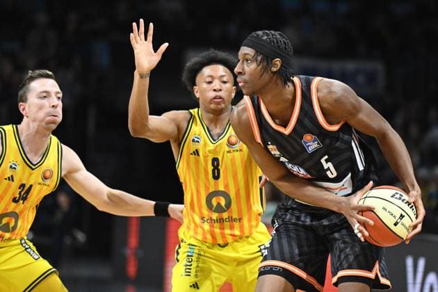 Mohamed Diakite Ratiopharm Ulm, 5 GER, Alba Berlin vs Ratiopharm Ulm, Basketball, BBL Cup, 2025 2026 season, Round of 16, 19 10 2025 GER, Alba Berlin vs Ratiopharm Ulm, Basketball, BBL Cup, 2025 2026 season, Round of 16, 19 10 2025 Berlin Copyright: xEibner-Pressefoto RyanxSleimanx EP_RSN