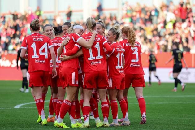Celebration for the goal to 2 1 by Magdalena Eriksson FC Bayern Muenchen, 05 , GER, FC Bayern Muenchen vs 1 FC Koeln, Fußball, Google Pixel Frauen Bundesliga, 7 Spieltag, Saison 2025 2026, 19 10 2025, DFL DFB REGULATIONS PROHIBIT ANY USE OF PHOTOGRAPHS as IMAGE SEQUENCES and or QUASI VIDEO, GER, FC Bayern Muenchen vs 1 FC Koeln, Football, Google Pixel Frauen Bundesliga, 7 Spieltag, Saison 2025 2026, 19 10 2025 Muenchen Copyright: xEibner-Pressefoto JennixMaulx EP_JML