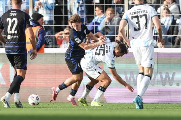 Sport, Soccer, 3 Liga Season 2025 2026 11 Matchday TSV 1860 Munich MSV Duisburg 19 10 2025, Stadion an der Grünwalder Str Patrick Sussek MSV Duisburg, 37 Sean Dulic Munich Munich Städt Stadion an der Grünwalder Str Bayern Germany