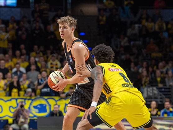 Basketball, Men, Season 2025 2026, BBL Cup Round of 16 , Alba Berlin ratiopharm Ulm, f l Tobias Jensen Ulm , Rejean Boogie Ellis Alba , 19 10 2025, Copyright: xSebastianxRäppold MatthiasxKochx